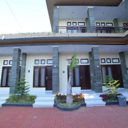 Oyo Flagship 91237 Ratu Guest House Kedunganan ภายนอก รูปภาพ