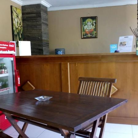 Oyo Flagship 91237 Ratu Guest House Kedunganan ภายนอก รูปภาพ