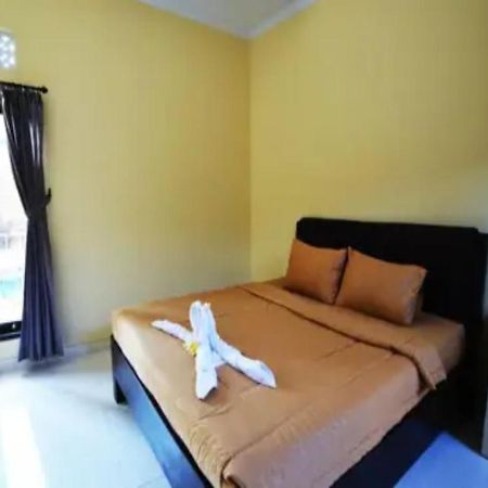 Oyo Flagship 91237 Ratu Guest House Kedunganan ภายนอก รูปภาพ