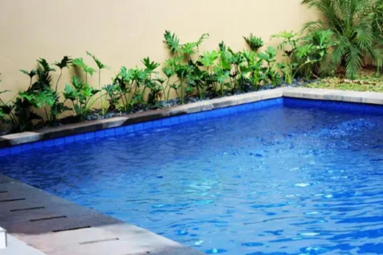 Oyo Flagship 91237 Ratu Guest House Kedunganan ภายนอก รูปภาพ