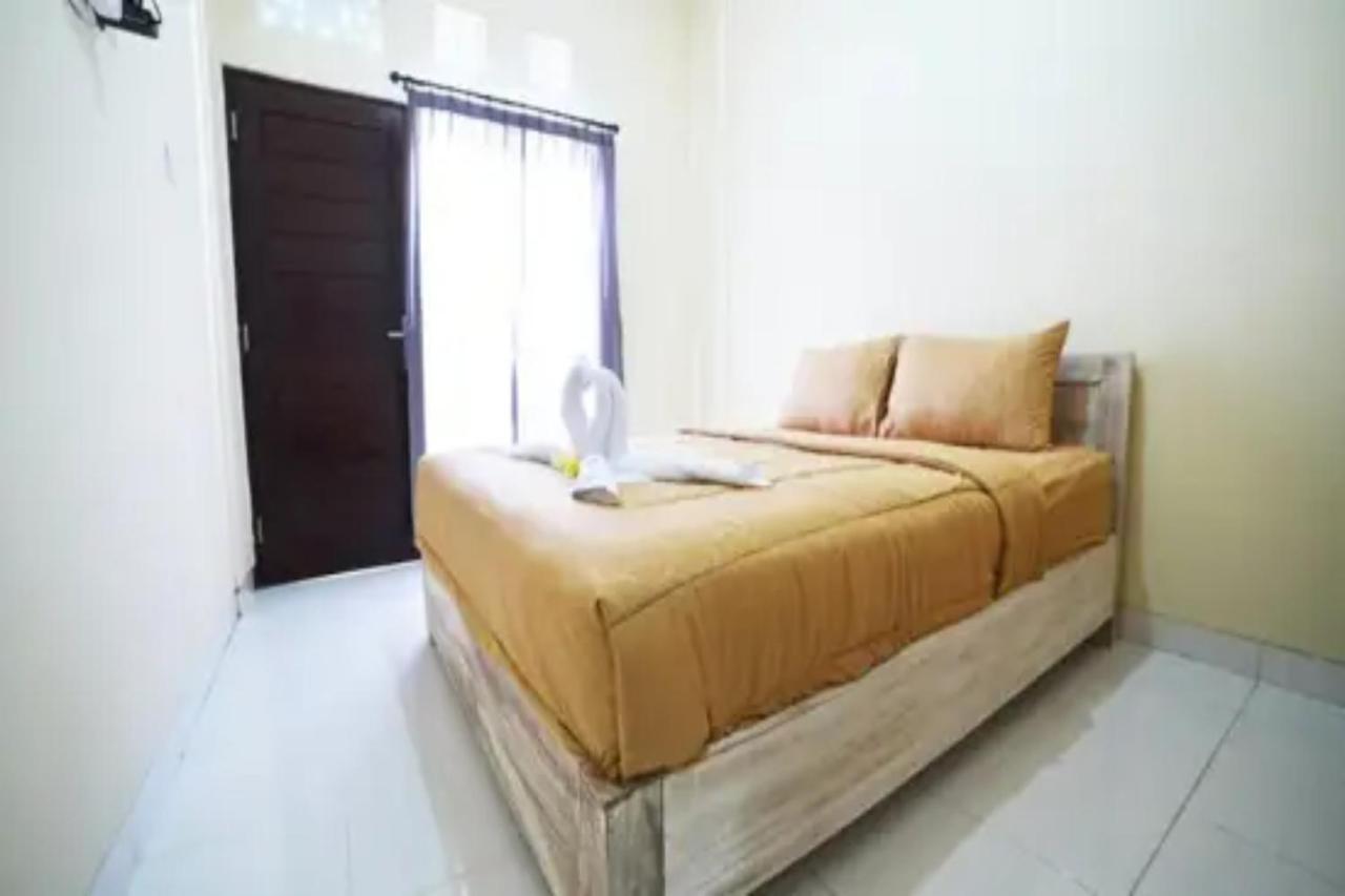 Oyo Flagship 91237 Ratu Guest House Kedunganan ภายนอก รูปภาพ