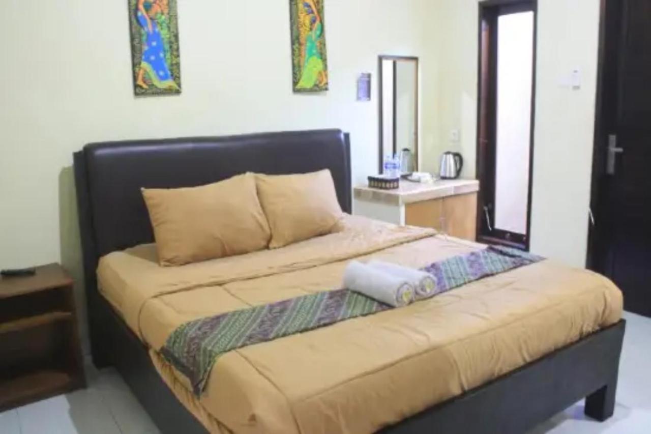 Oyo Flagship 91237 Ratu Guest House Kedunganan ภายนอก รูปภาพ