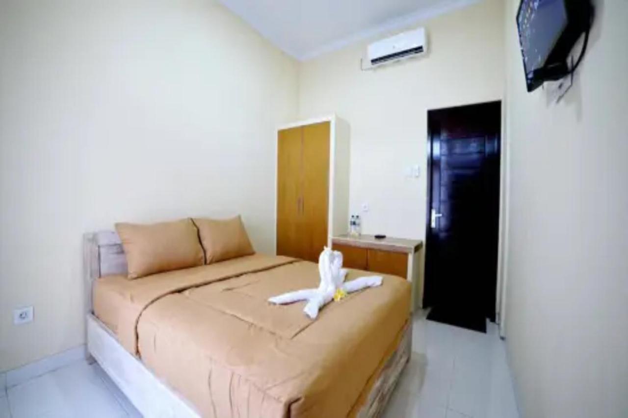 Oyo Flagship 91237 Ratu Guest House Kedunganan ภายนอก รูปภาพ