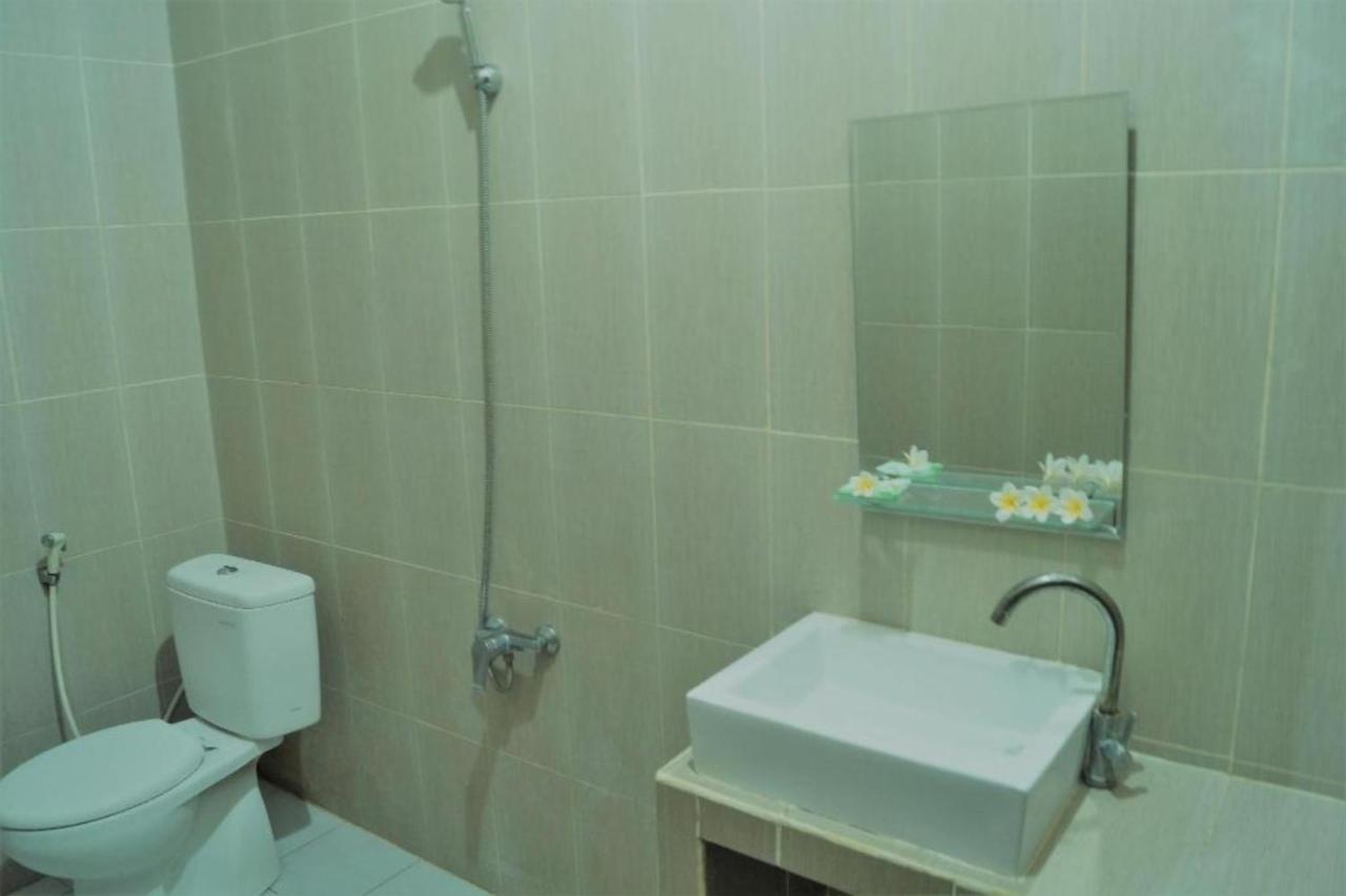 Oyo Flagship 91237 Ratu Guest House Kedunganan ภายนอก รูปภาพ